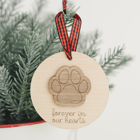 Heartfelt Remembrance: Personalized Custom Dog Paw Sympathy Ornament - Customize this special ornament with your beloved dog's name, creating a touching keepsake to honor their memory. A gentle tribute to the paw prints left on your heart during times of sympathy.