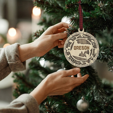 Oregon dreams on your tree! Introducing the Oregon State Highlights Ornament—a mini masterpiece capturing the beauty of the Pacific Northwest. Elevate your holiday decor with a touch of Oregonian magic. Embrace the spirit of the Beaver State this festive season!
