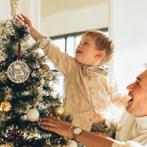 Tiny state, big charm! Introducing the Rhode Island Highlights Ornament—a delightful tribute to the Ocean State's coastal beauty. Elevate your holiday decor with a touch of New England flair. Capture the spirit of Rhode Island this festive season