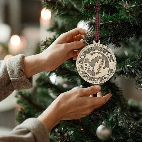 Bring the heart of Michigan home with our State Highlights Ornament! Elevate your holiday decor with Spartan pride and unforgettable moments. Limited edition—immerse yourself in the spirit of Michigan!