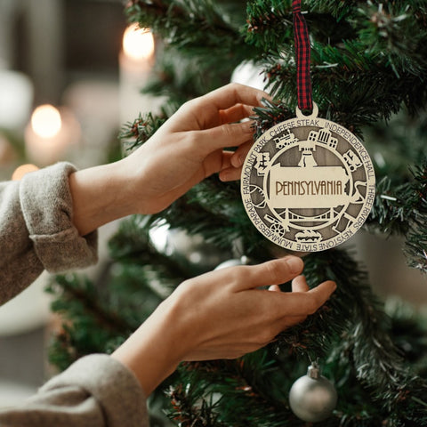 Keystone State charisma for your tree! Introducing the Pennsylvania State Highlights Ornament—a miniature masterpiece celebrating history and hometown pride. Elevate your holiday decor with a touch of Pennsylvania charm.